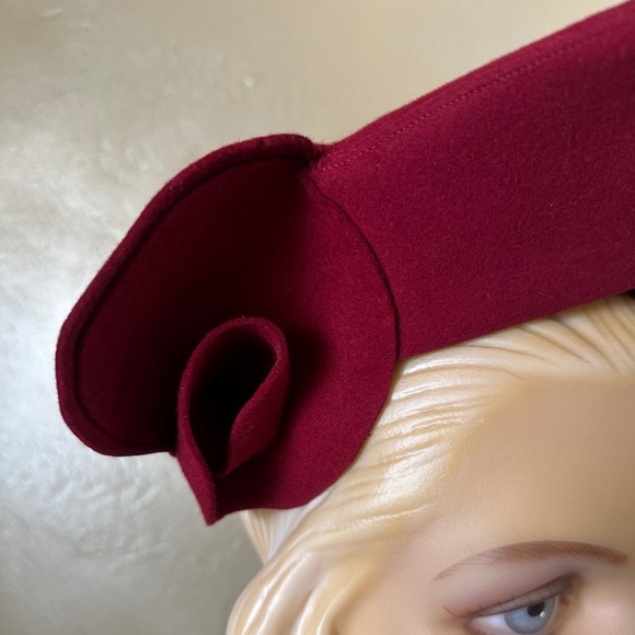 ARTISTIC DESIGNER 1940s\' BURGUNDY FELT \